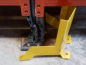 Safety of Rack Systems in Warehouses Chybějící kotvení nebo ochrany rohů – snížení odolnosti při nárazu. Závady regálů ve skladu. Zdroj: www:efameco.cz