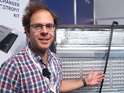 Doplnění baterie ke stávající fotovoltaice nebo lehčí a chytřejší konstrukce? Novinky z Intersolaru 2025