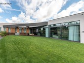 Domy na míru dnes kromě promyšleného návrhu vyžadují i dokonalé stavební provedení