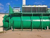 E.ON postavil v Jindřichově Hradci nové energetické centrum. Zákazník neinvestoval ani korunu Kogenerační jednotka E.ONu v Jindřichově Hradci má instalovaný elektrický výkon 999 kWe a tepelný výkon 1 180 kWt